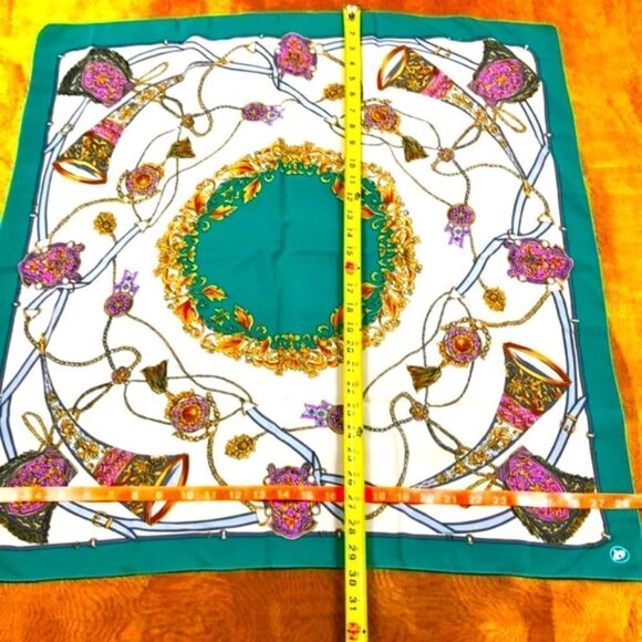 Vintage 80s Scarf - Picture 5 of 8